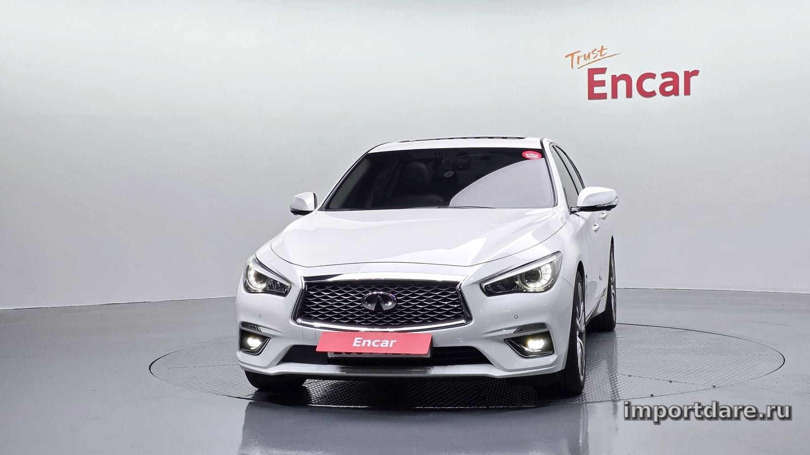 Infiniti Q50 сбоку
