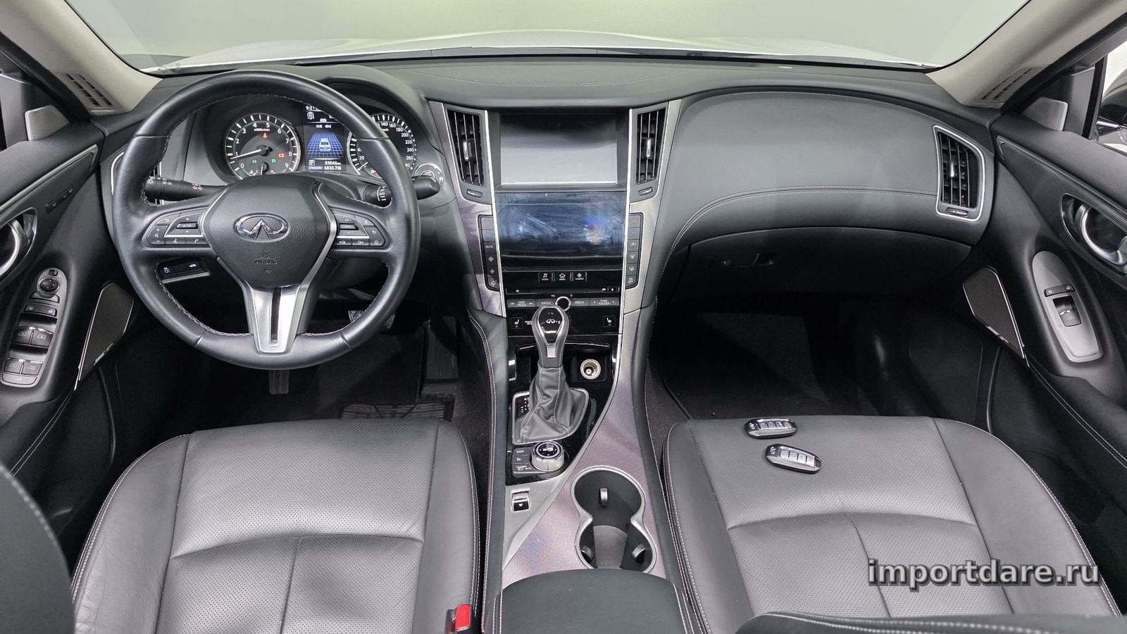 Infiniti Q50 сзади