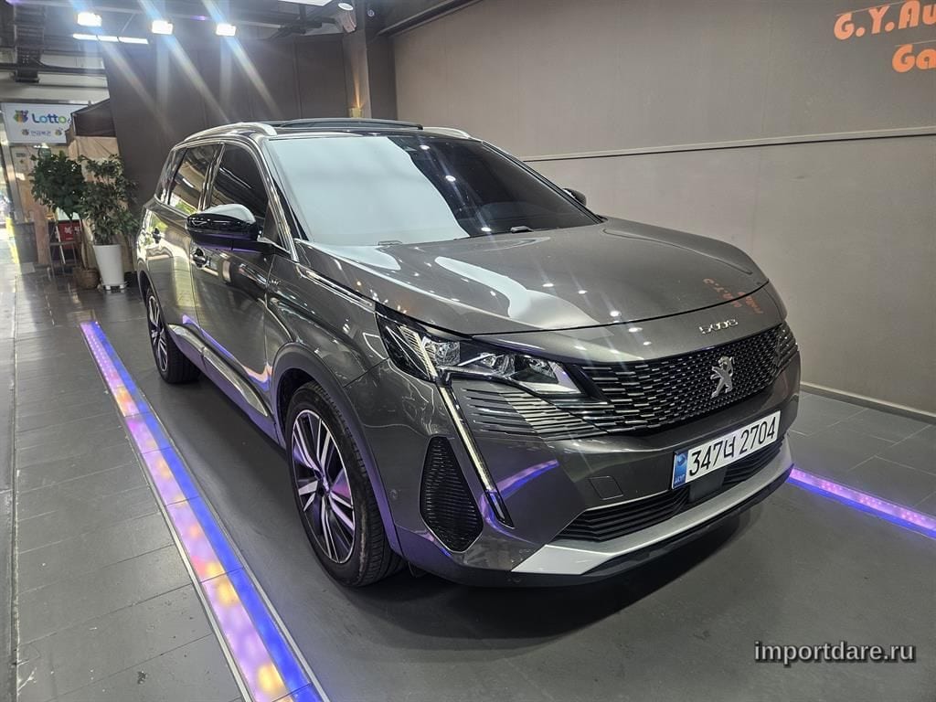 Peugeot 5008 сбоку