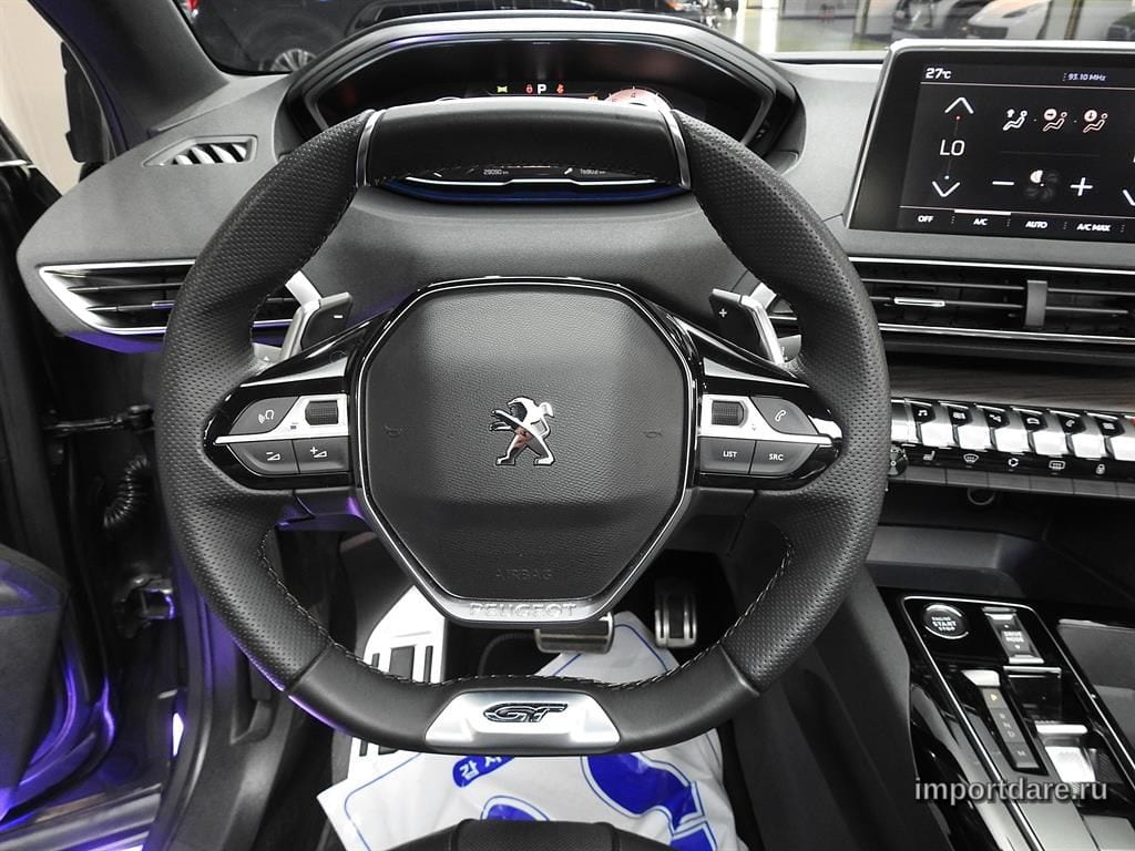 Peugeot 5008 сзади
