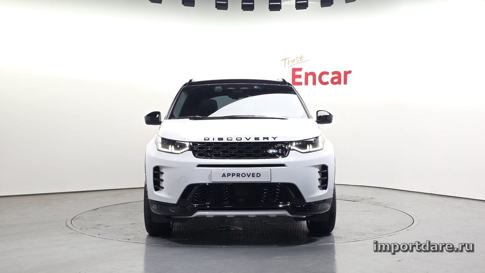 Land Rover Discovery Sport сзади