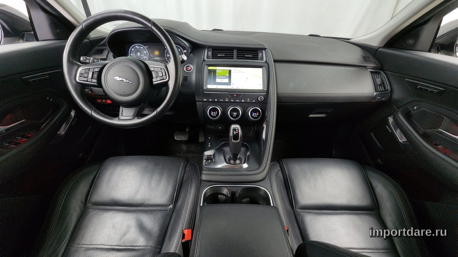 Jaguar E-Pace сзади