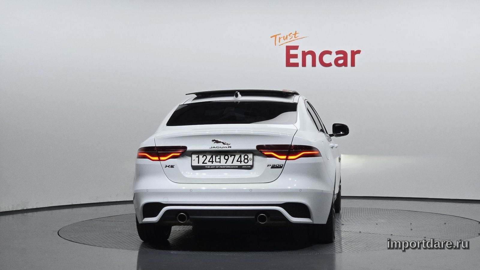 Jaguar Xe интерьер