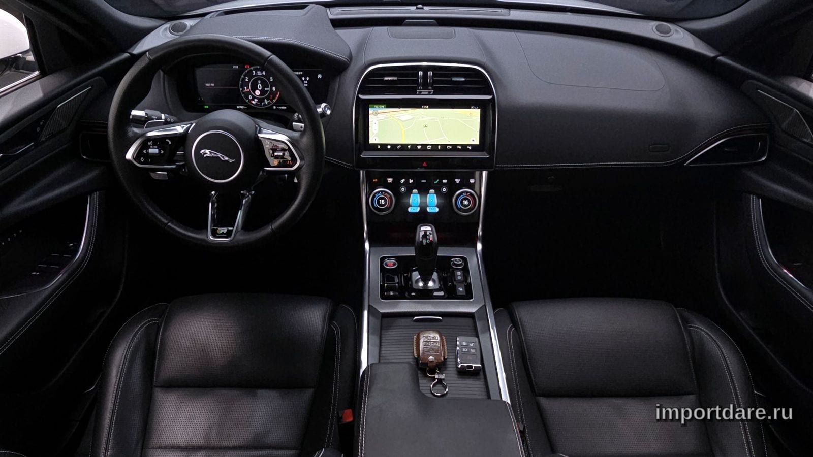 Jaguar Xe сзади