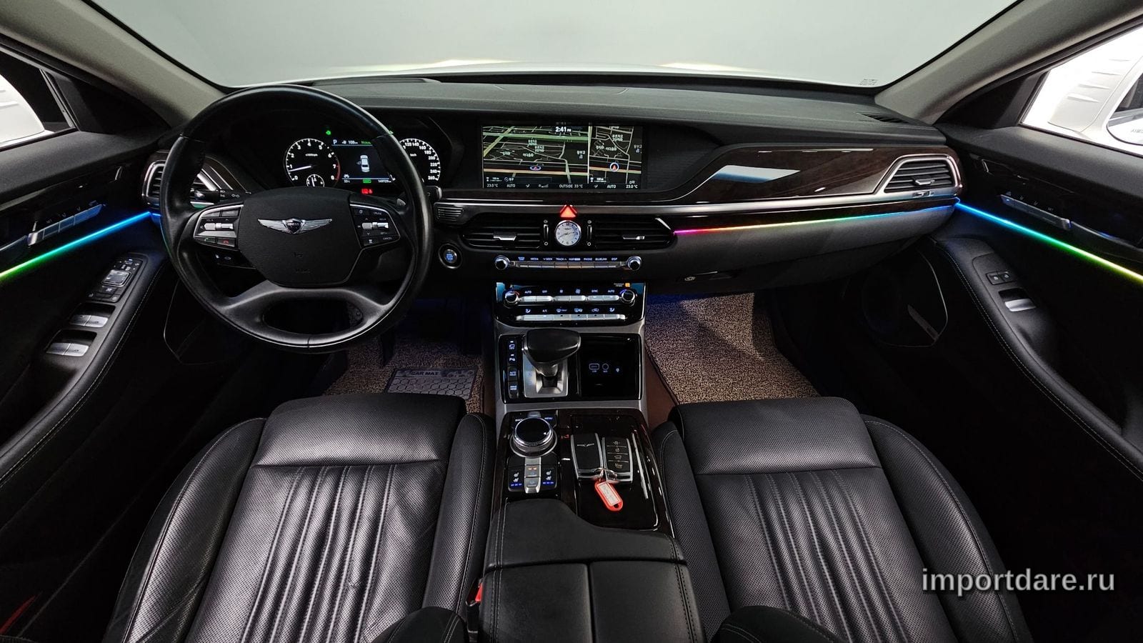 Genesis Eq900 сзади