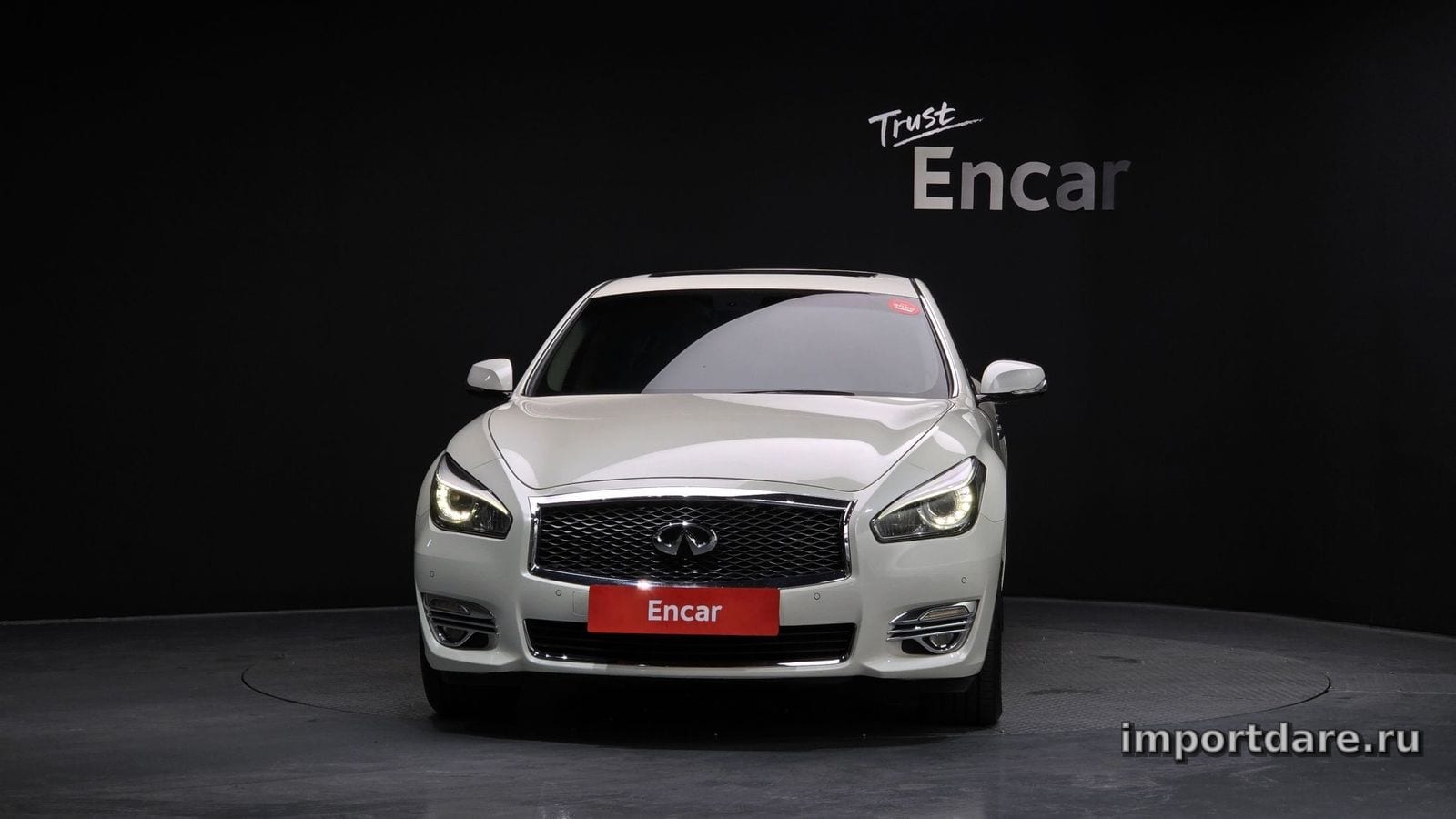 Infiniti Q70 сбоку