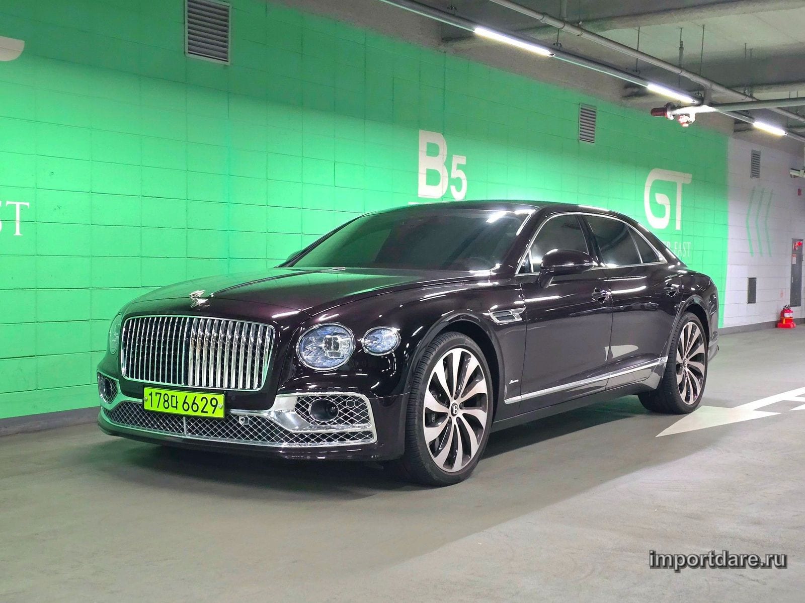 BENTLEY FLYING SPUR 2024 — 9 000 км, Корея — под ключ — фото 1
