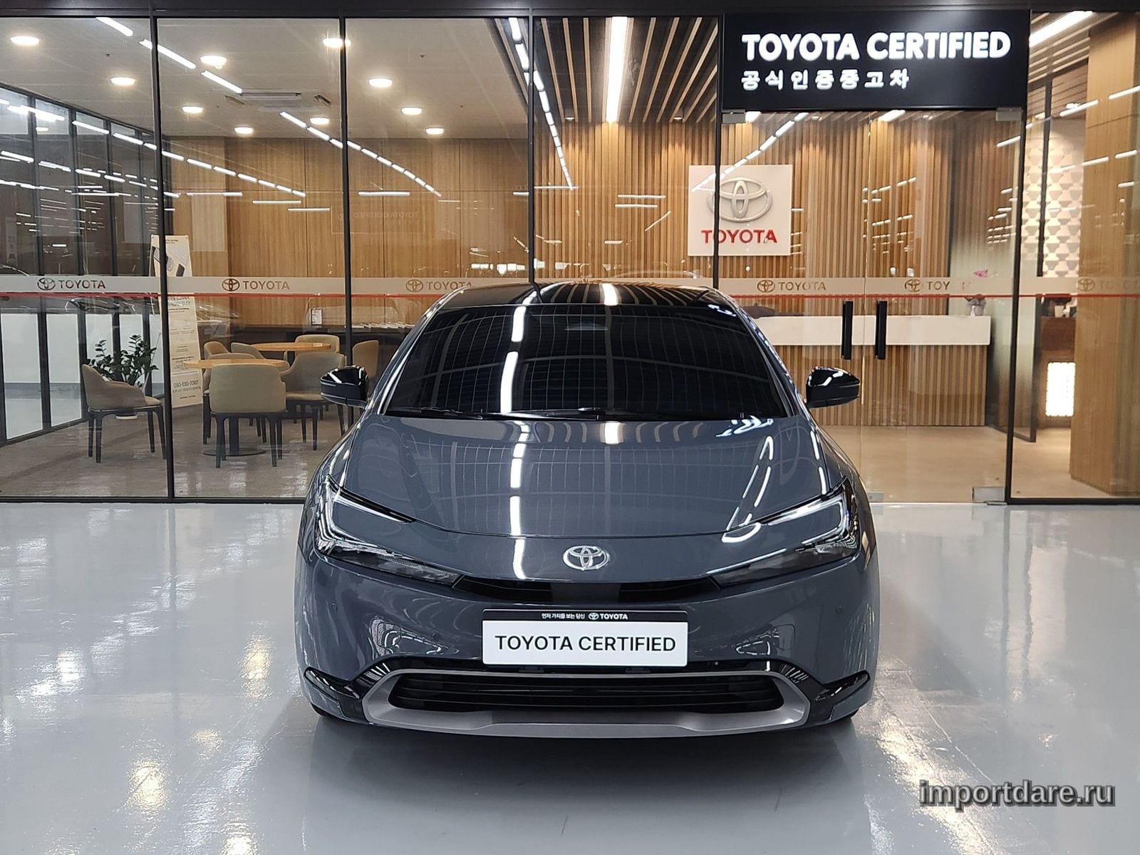 Toyota Prius сбоку