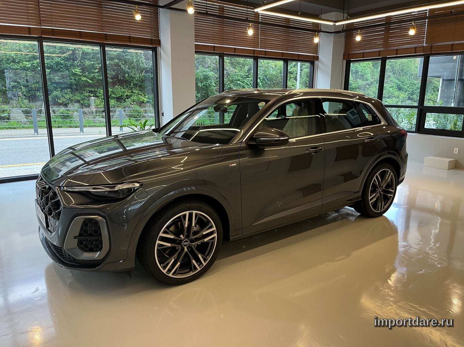 Audi Q5 сбоку