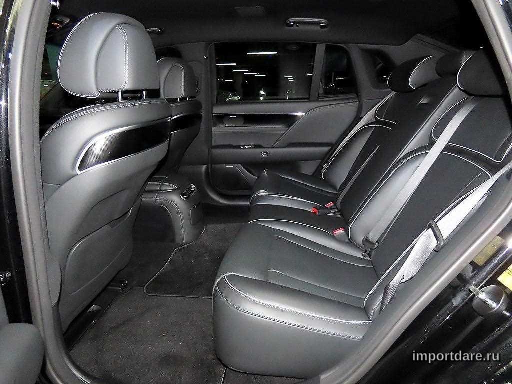 Genesis G90 сзади