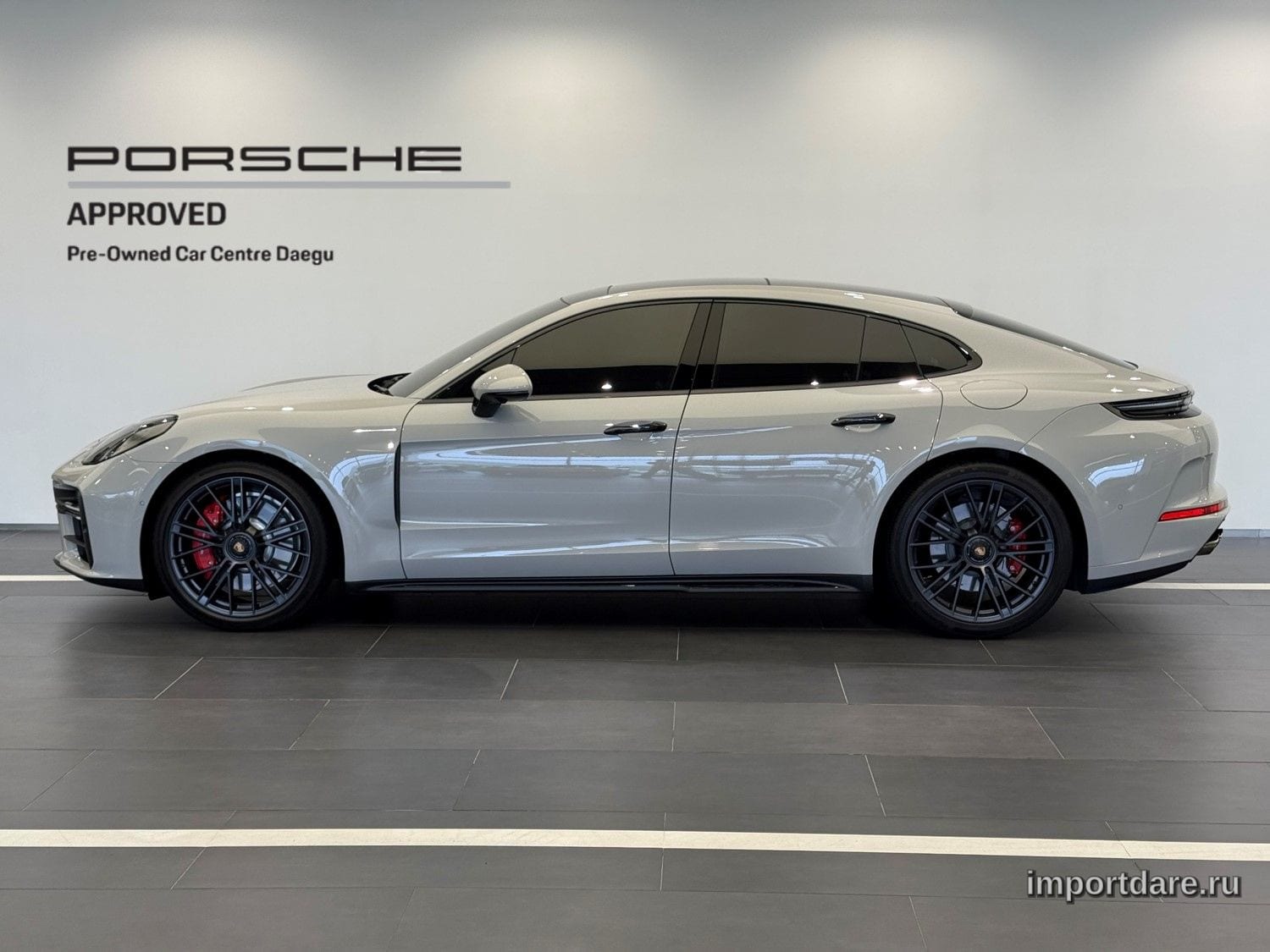 Porsche Panamera сбоку