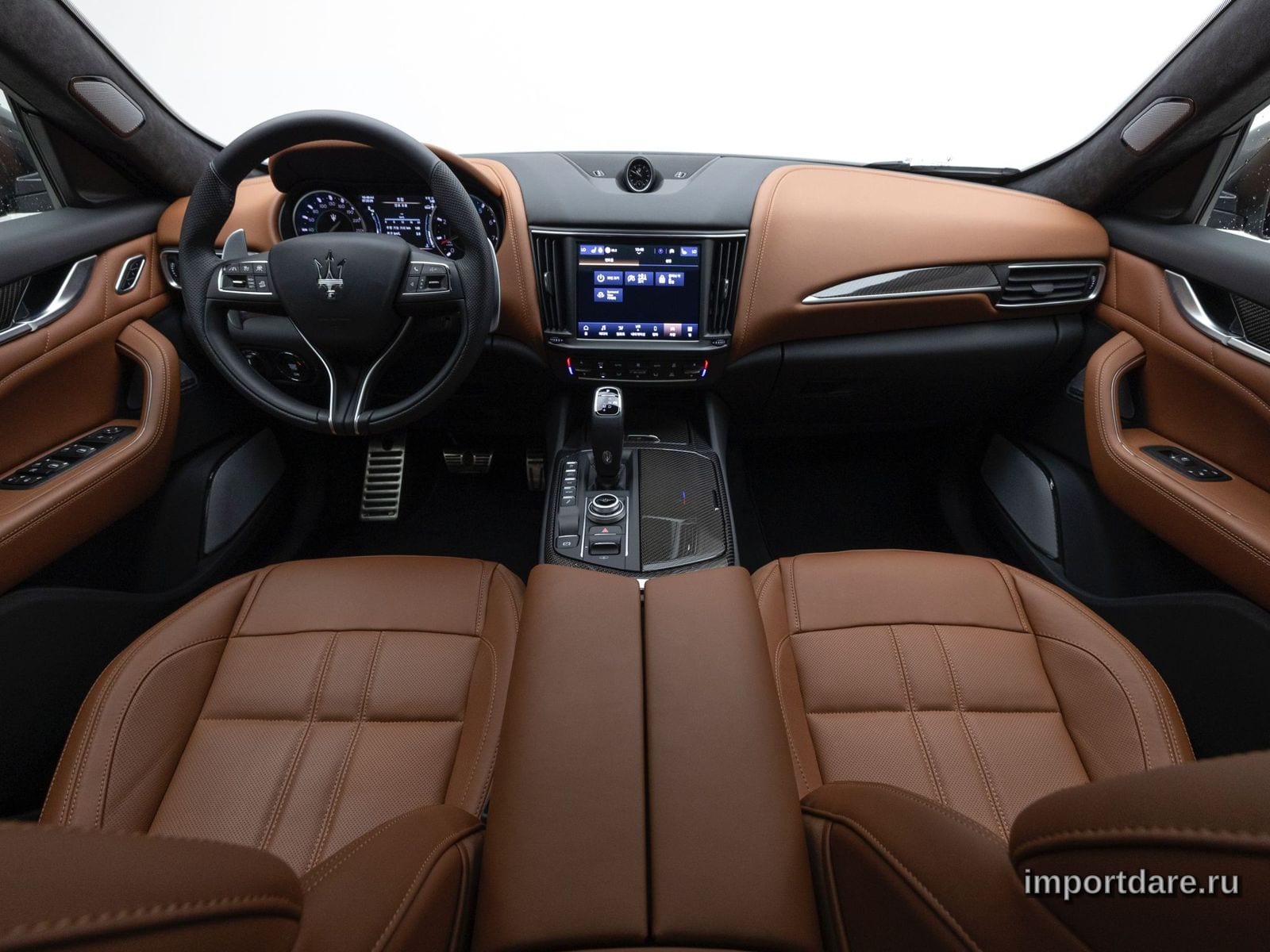 Maserati Levante сзади
