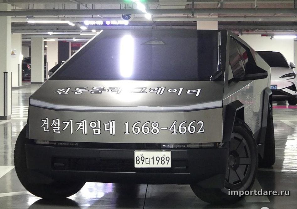Tesla Cybertruck спереди
