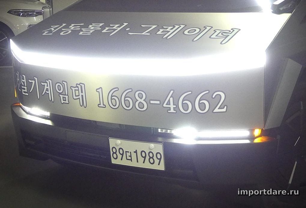 Tesla Cybertruck сбоку