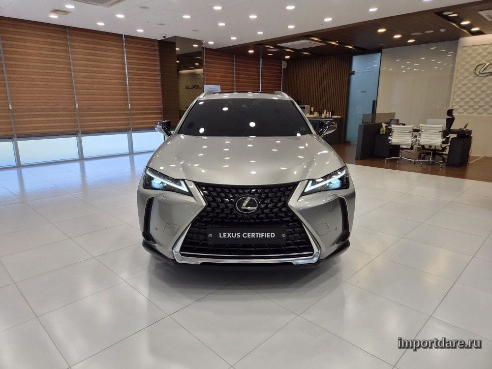 Lexus Ux250h сбоку