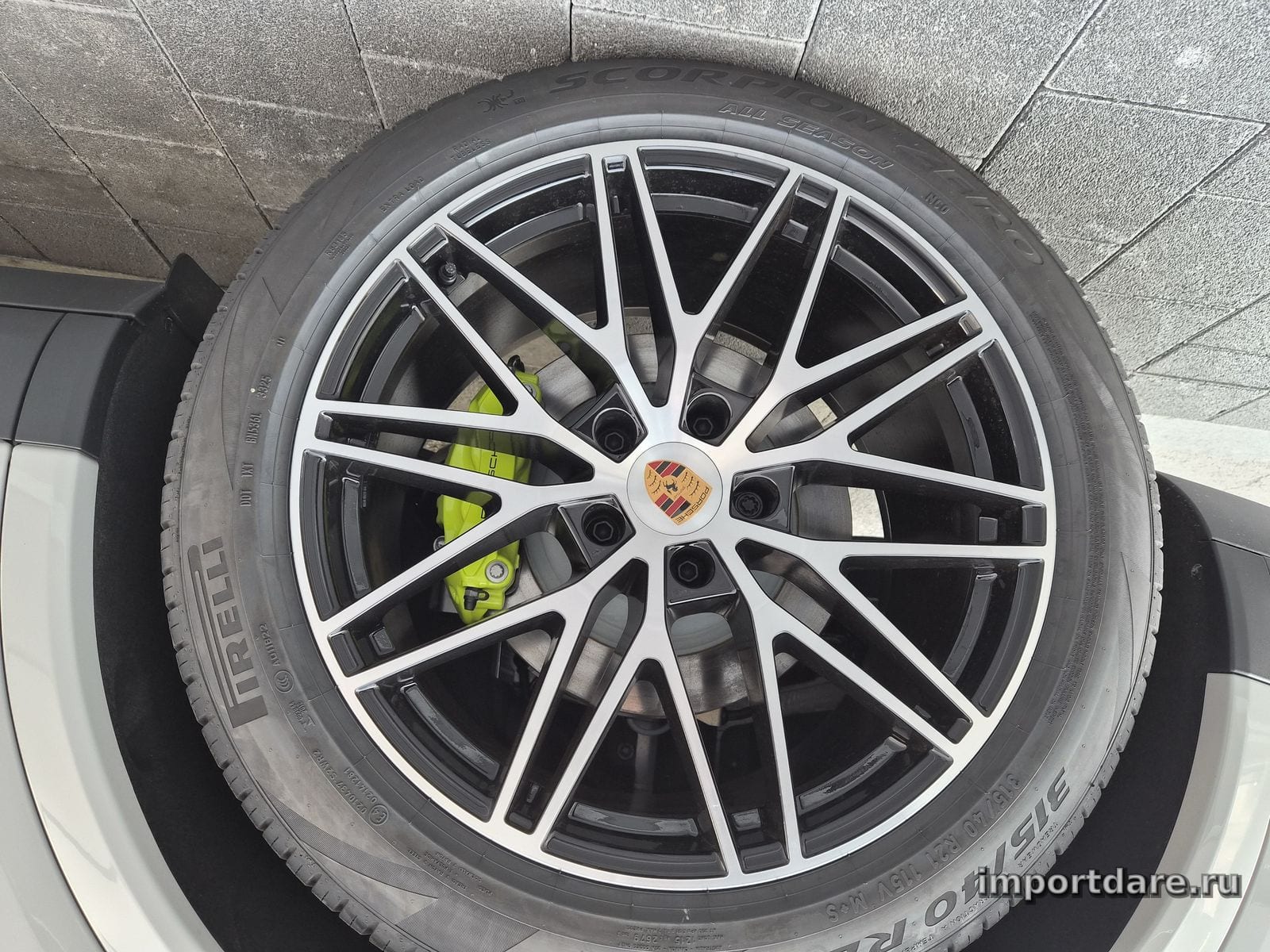 Porsche Cayenne сзади