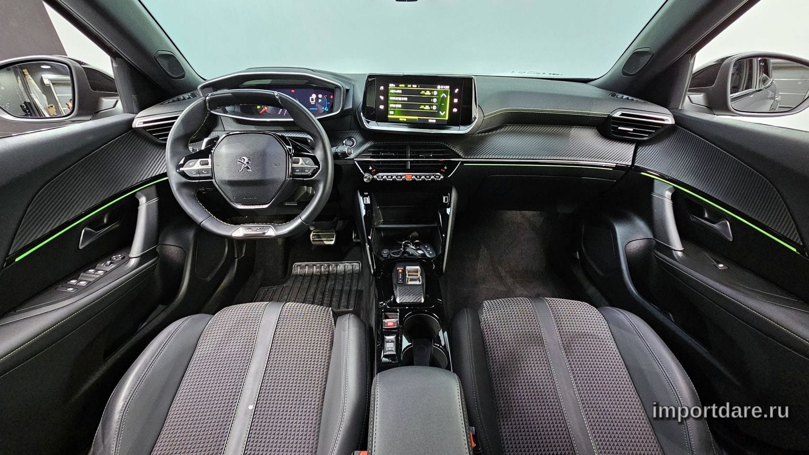 Peugeot 2008 сзади