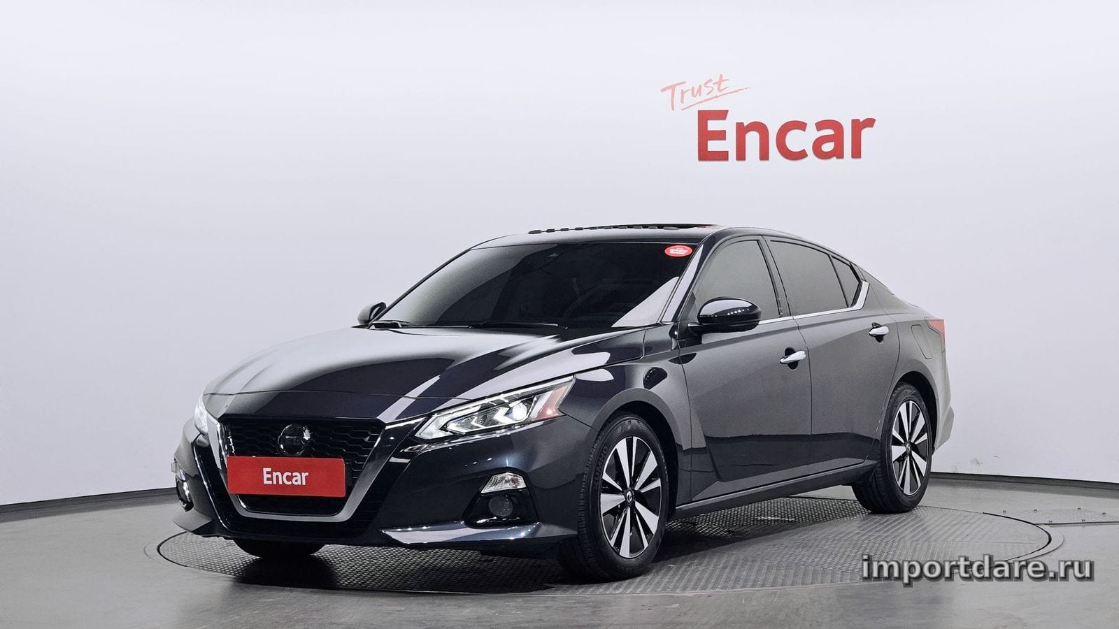 Nissan Altima спереди