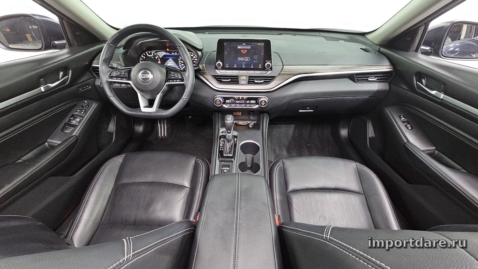 Nissan Altima сзади
