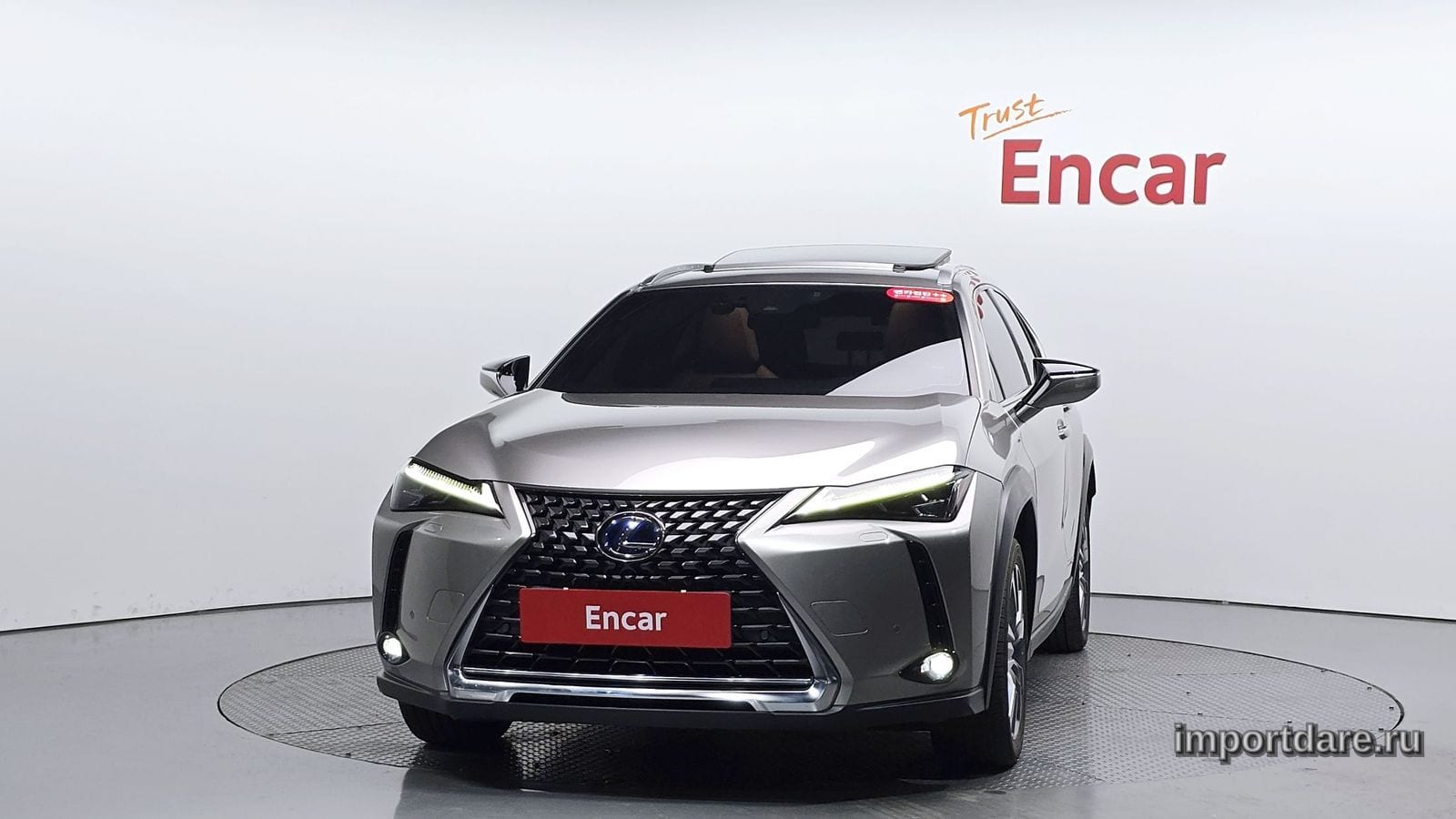 Lexus Ux300e сбоку
