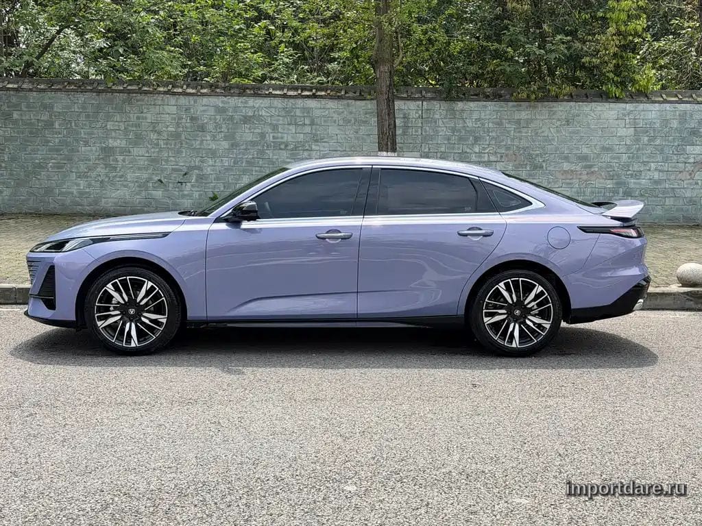 Changan Eado сбоку
