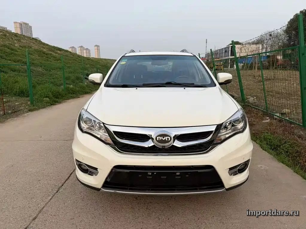 BYD S7 2015 — 50 000 км, белый, Китай — под ключ — фото 2