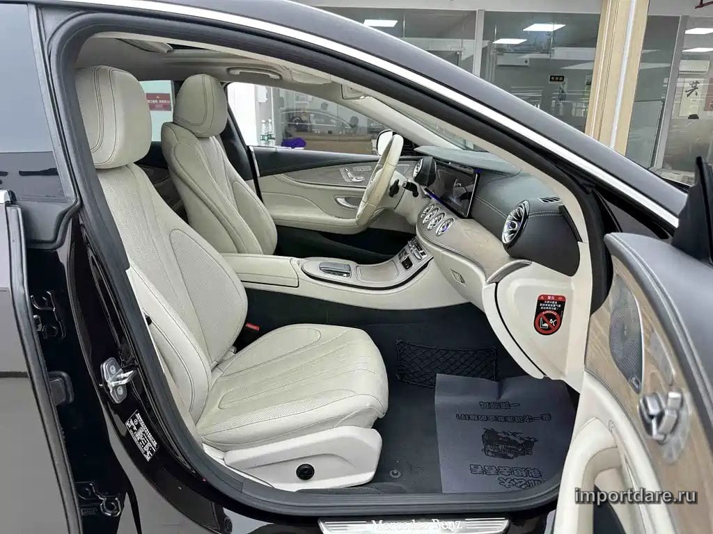 MERCEDES-BENZ CLS 2018 — 60 000 км, пурпурный, Китай — под ключ — фото 7