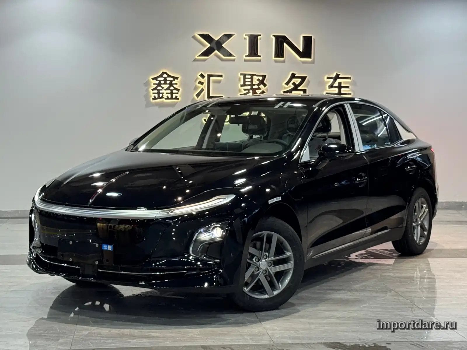 Hongqi E-Qm5 сзади
