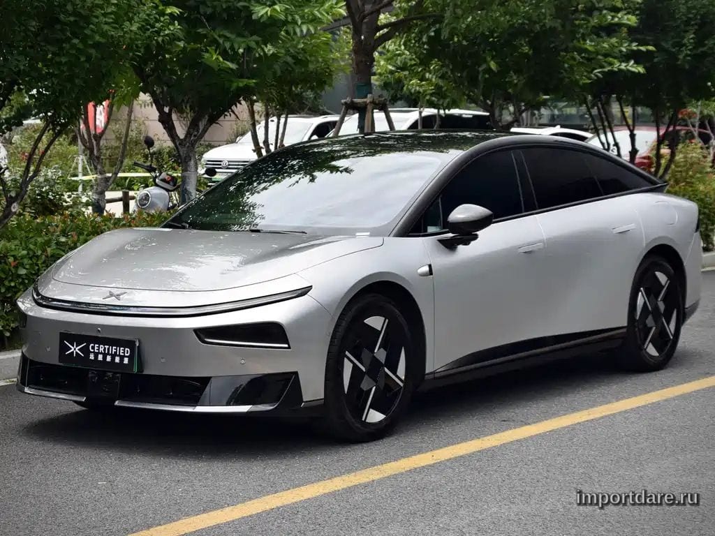 Xpeng P7 Plus спереди