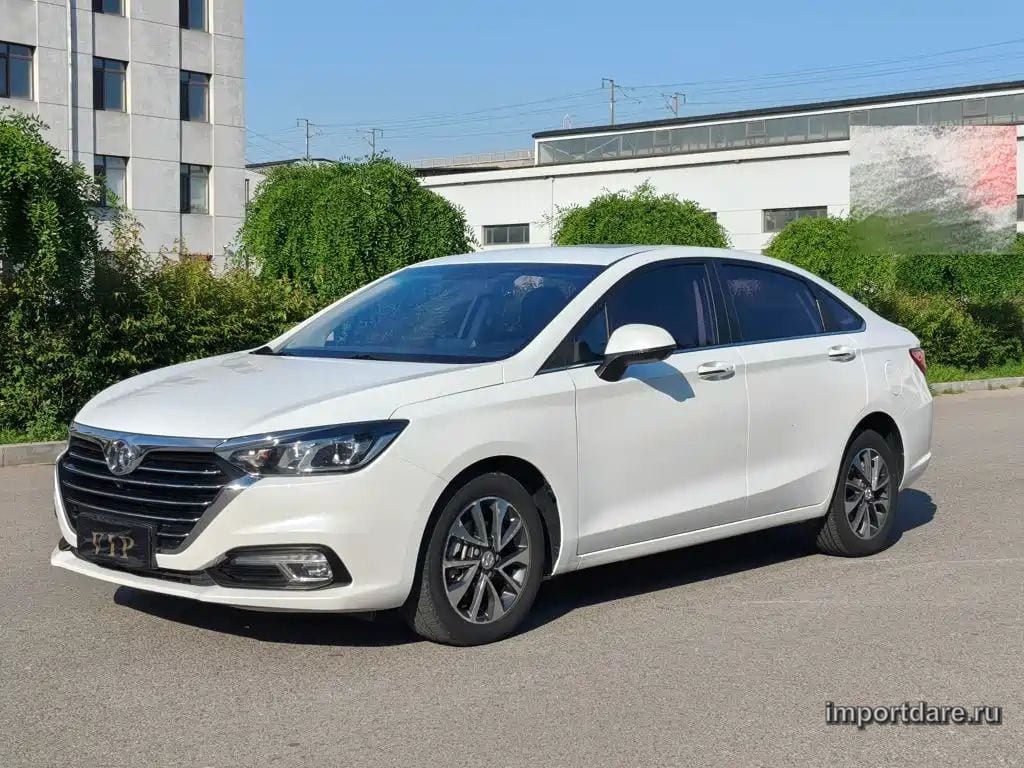 Baic Senova спереди