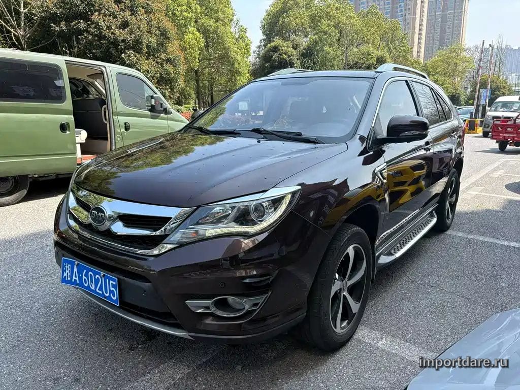 BYD S7 2015 — 130 000 км, пурпурный, Китай — под ключ — фото 1