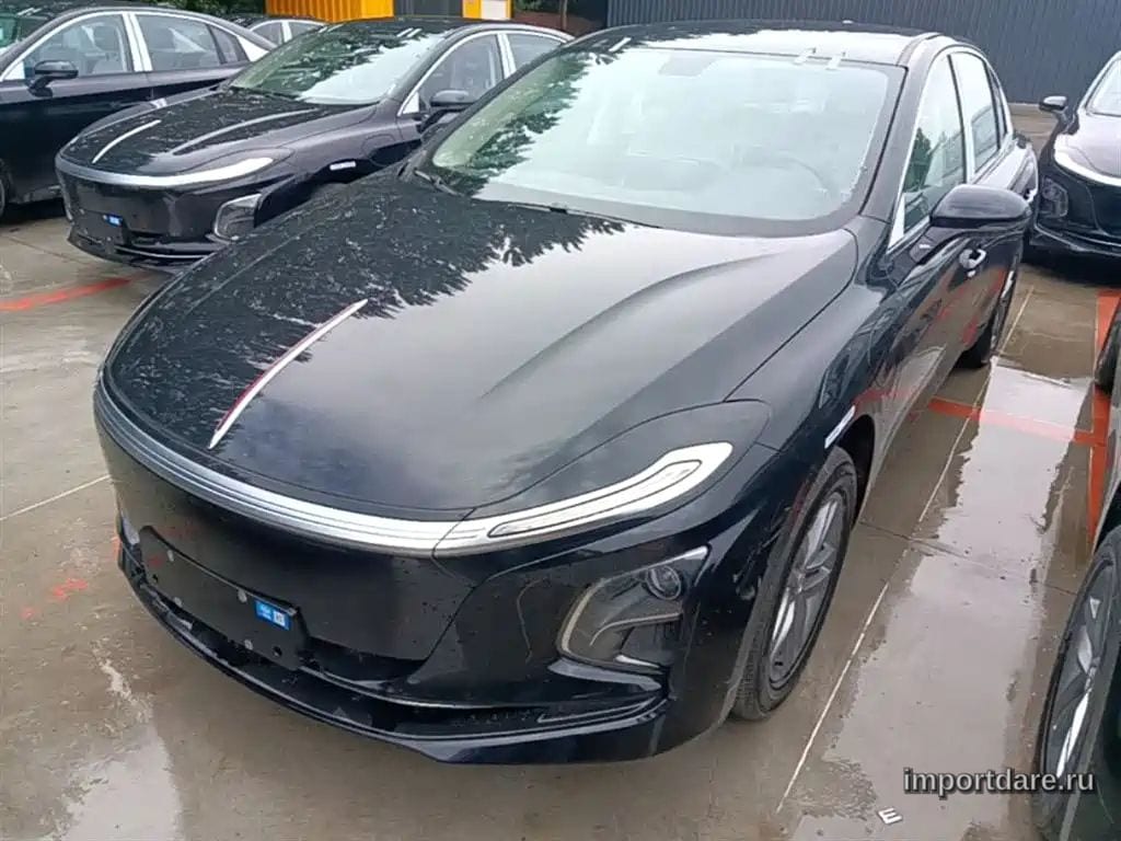 Hongqi E-Qm5 сбоку