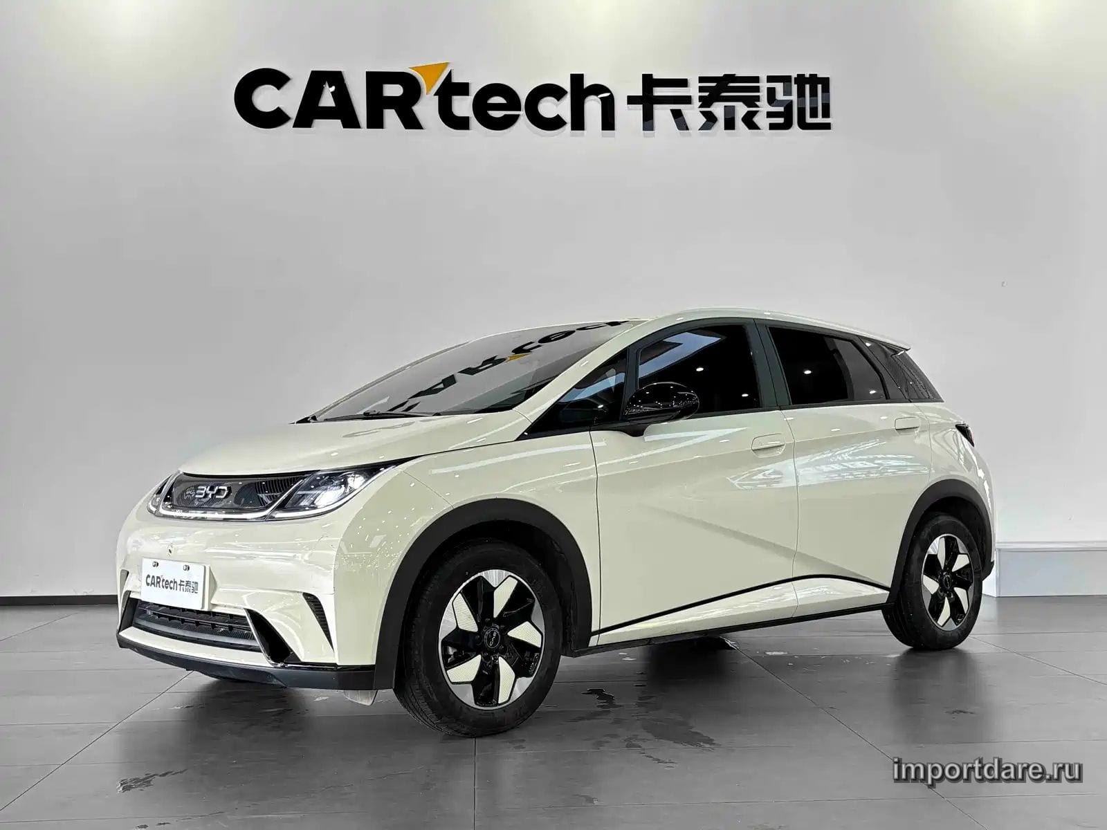 BYD DOLPHIN 2026 — 9 000 км, жёлто-оранжевый, Китай — под ключ — фото 1