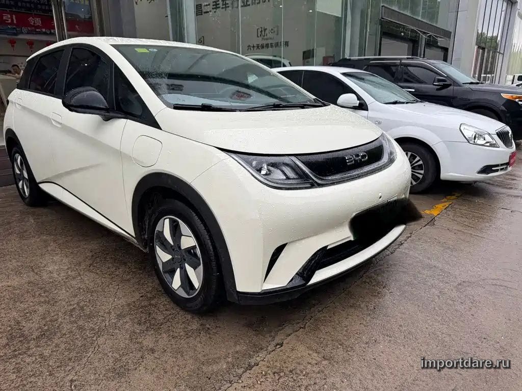 BYD DOLPHIN 2026 — 3 700 км, жёлто-оранжевый, Китай — под ключ — фото 2