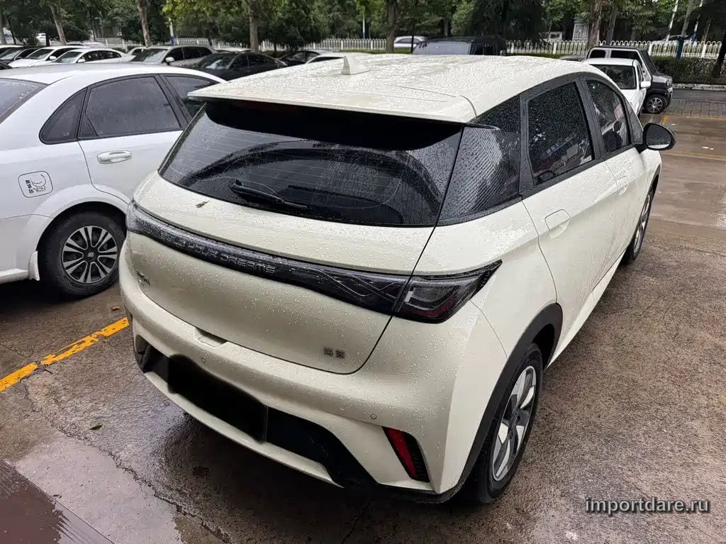 BYD DOLPHIN 2026 — 3 700 км, жёлто-оранжевый, Китай — под ключ — фото 3