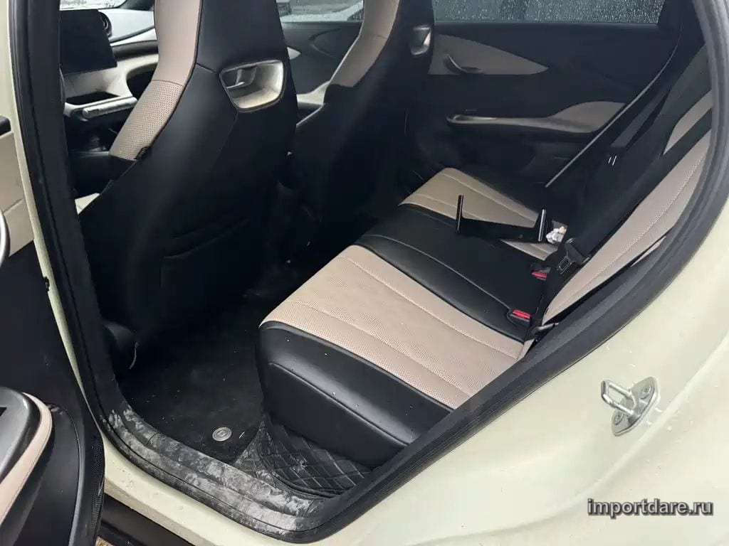 BYD DOLPHIN 2026 — 3 700 км, жёлто-оранжевый, Китай — под ключ — фото 9