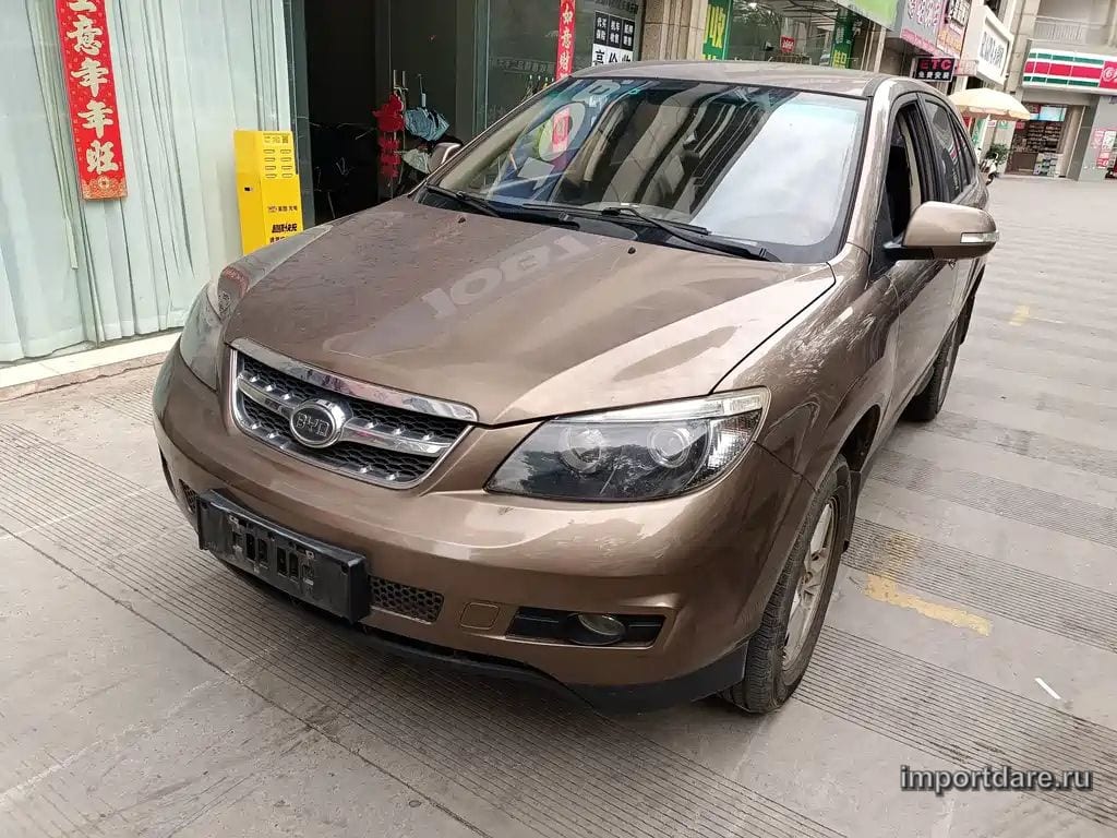 BYD S6 2016 — 60 000 км, коричневый-champagne, Китай — под ключ — фото 1