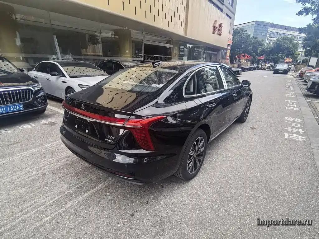 Hongqi H5 сзади