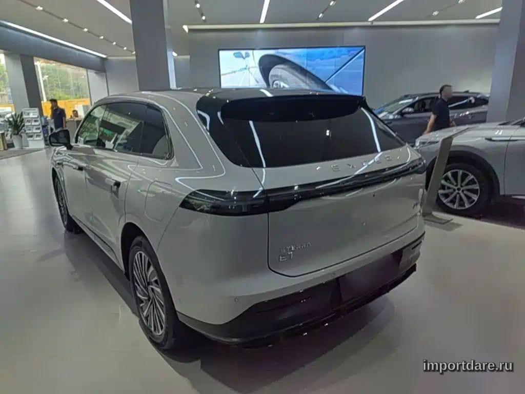 Exeed Exlantix Et сзади