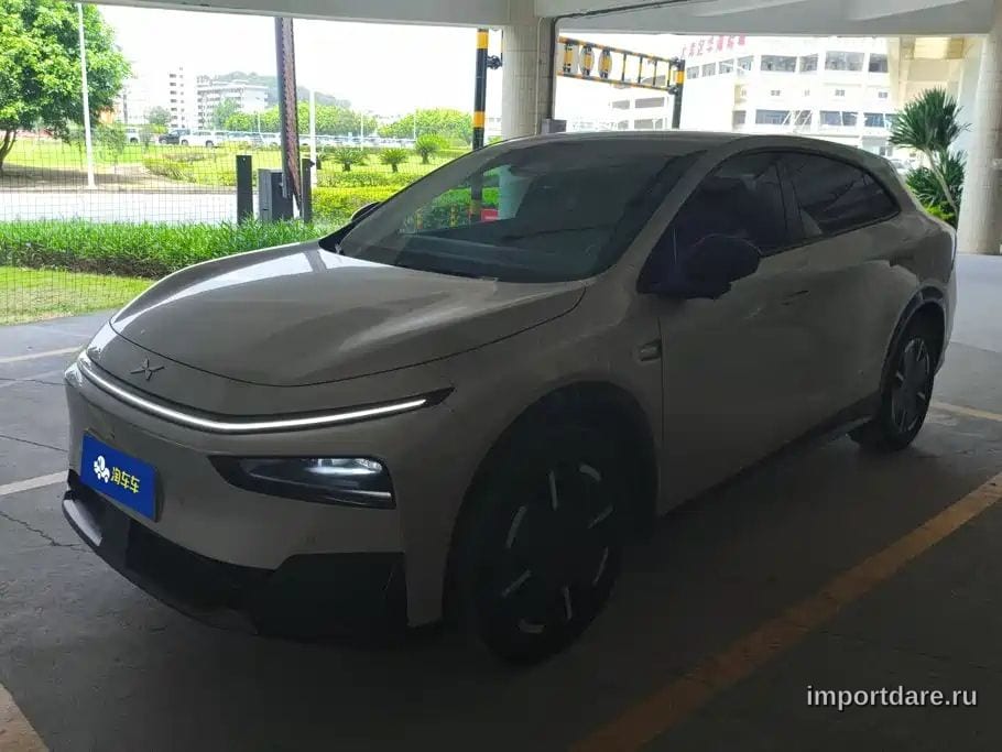 Xpeng G6 спереди