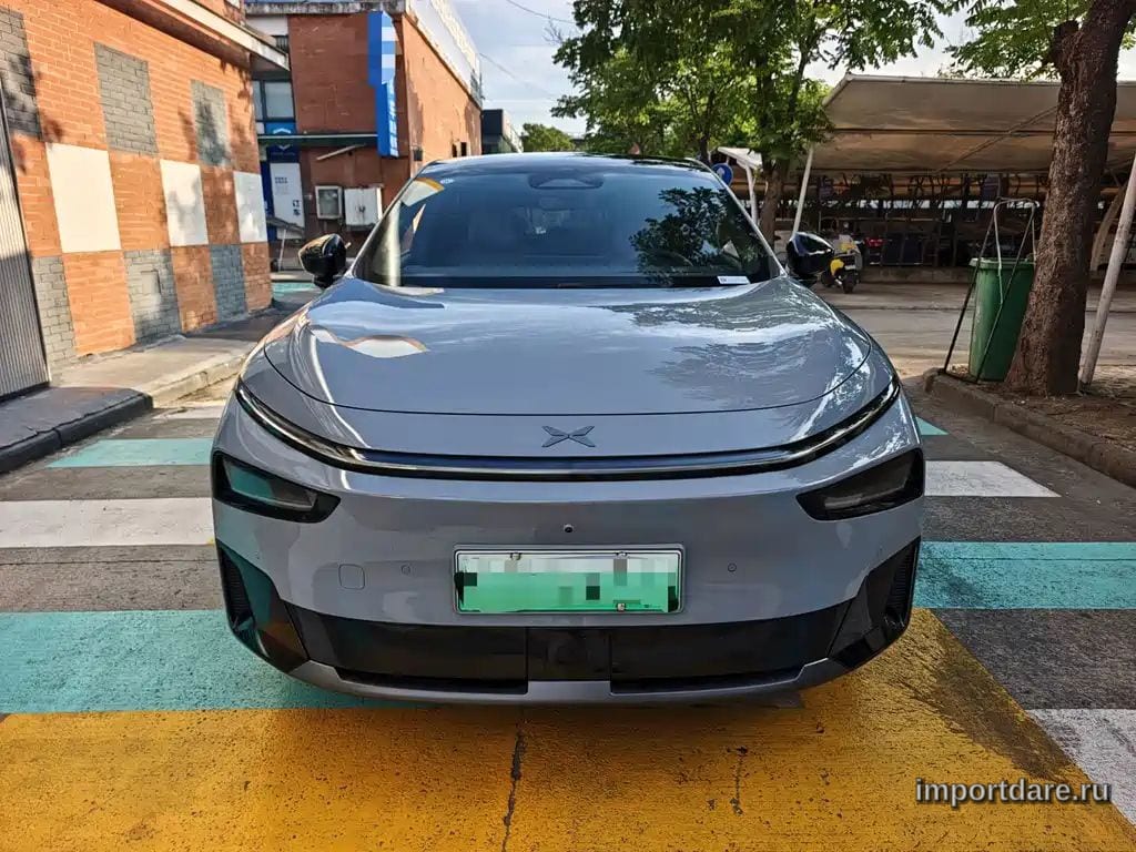 Xpeng G7 сбоку