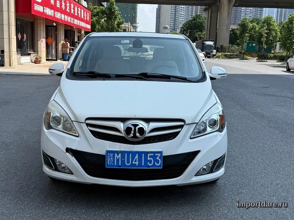 BAIC E SERIES 2015 — 50 000 км, белый, Китай — под ключ — фото 2