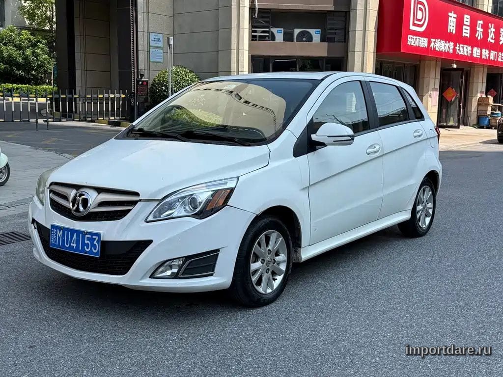 BAIC E SERIES 2015 — 50 000 км, белый, Китай — под ключ — фото 3