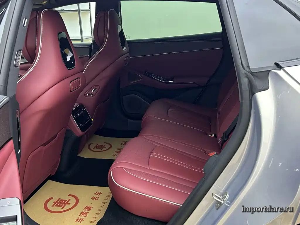 Denza Z9gt сзади