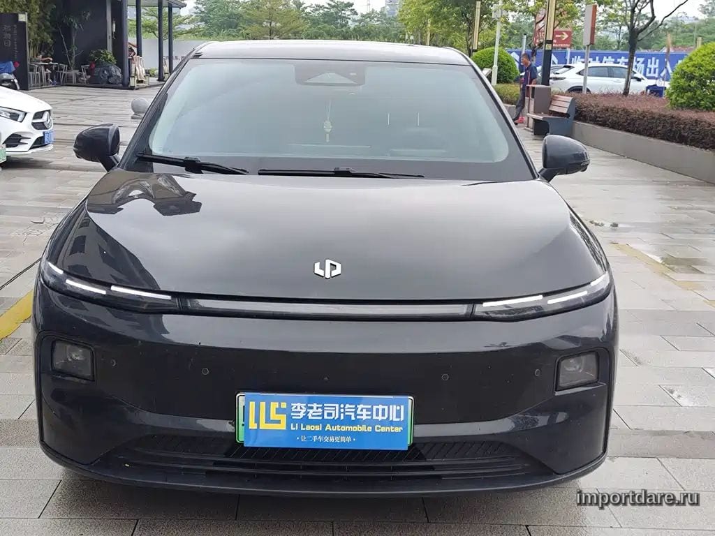 Leapmotor B01 сбоку