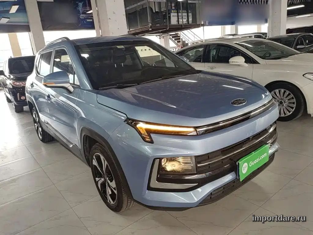 Jac Jiayue сзади