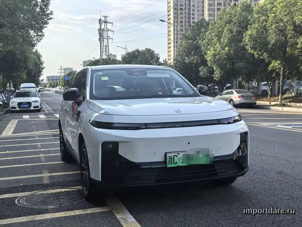 Leapmotor B10 сбоку