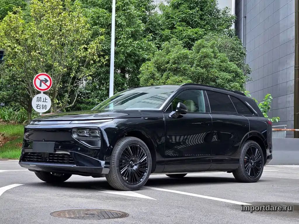 Xpeng G9 спереди