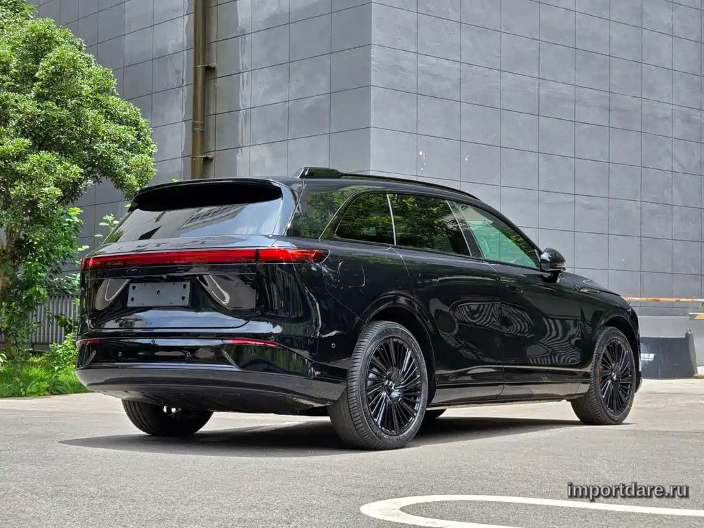 Xpeng G9 сзади