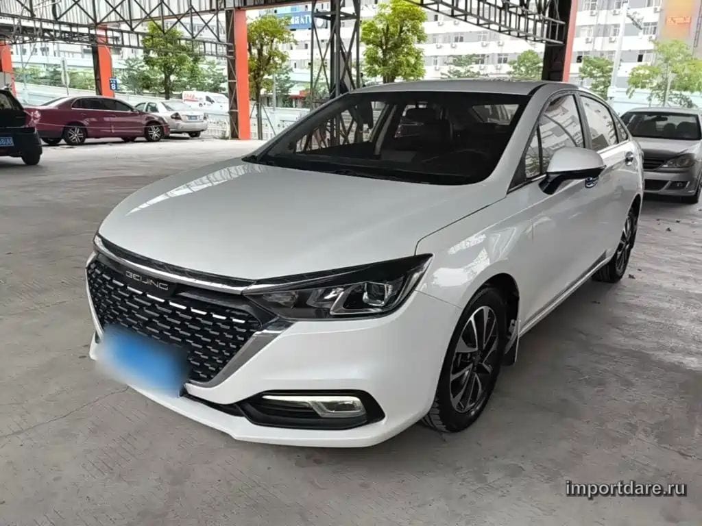 Baic Senova сбоку